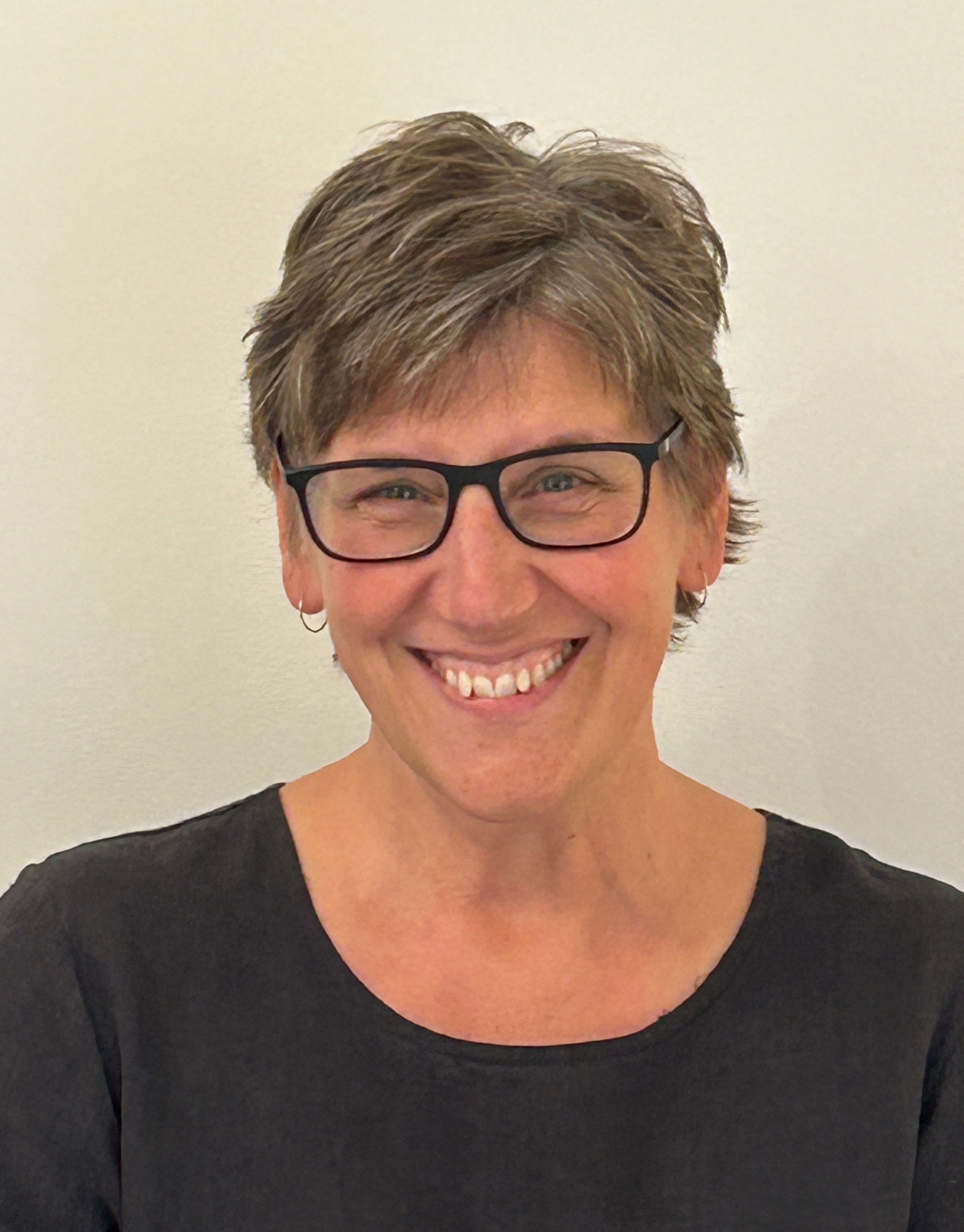 Photo: Headshot of Jennifer Rayner